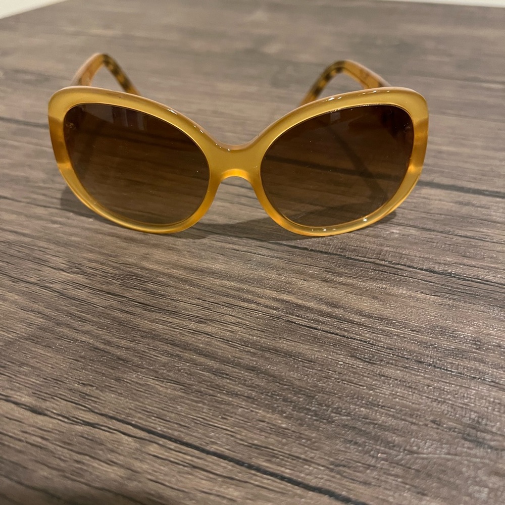 Oversized Burberry Sunglasses - Picture 3 of 7